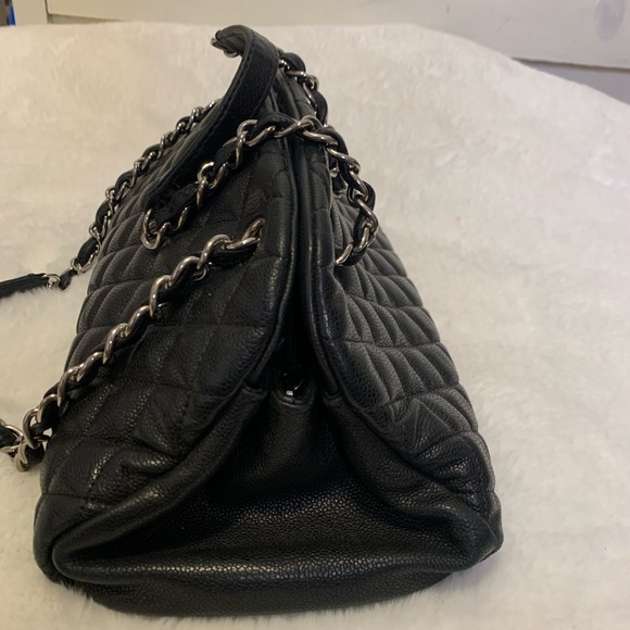 Authentic Chanel chain shoulder bag. - Picture 5 of 16
